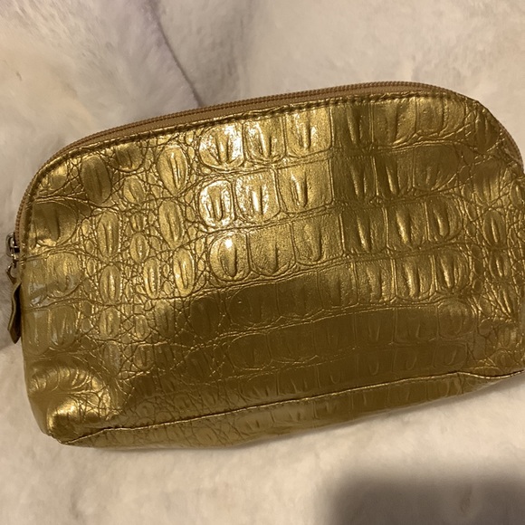 Elizabeth Arden Cosmetic Bag - Picture 2 of 8